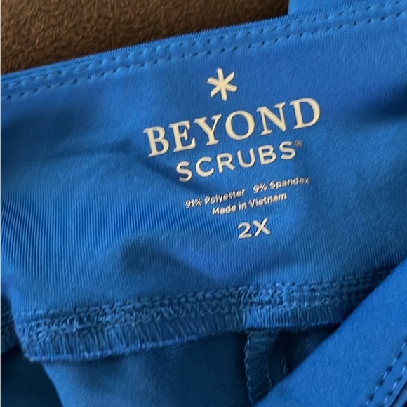 Beyond Scrub Set - Picture 2 of 4